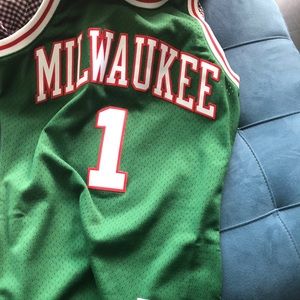 Oscar Robertson Mitchell & Ness Jersey NWT